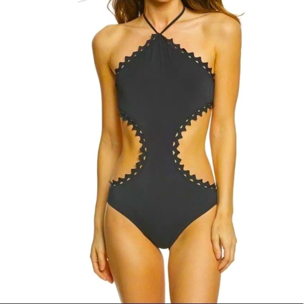 VINCE CAMUTO Scallops Triangle Scallop Monokini